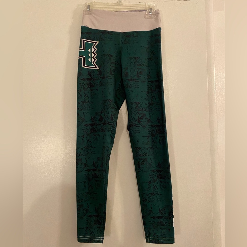 University Hawaii leggings size extra small. ￼